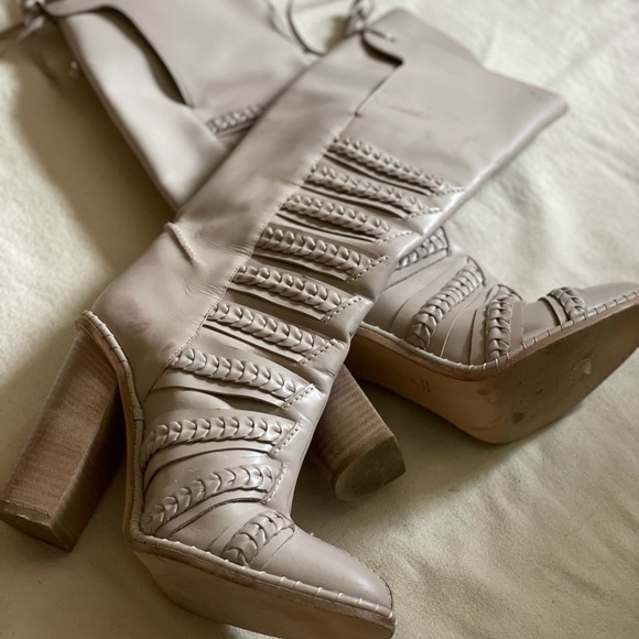 Thakoon knee high boots. Sz 39.5EU (8.5/9US) Dove grey/light beige, lightly worn - Picture 5 of 9